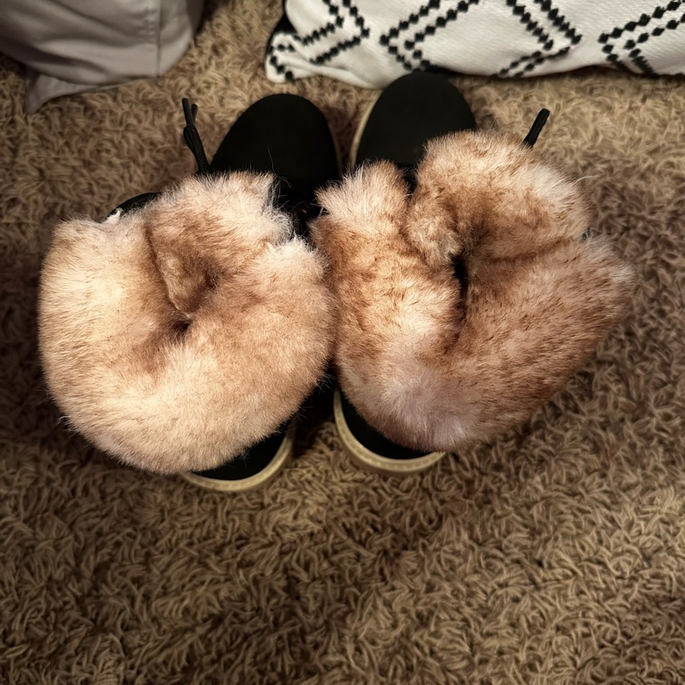 Fuzzy boots - Picture 4 of 5
